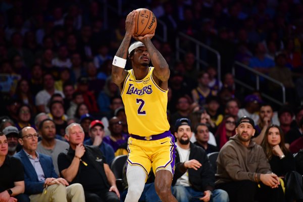 配资平台网站 板凳哑火！半场湖人替补合计仅拿到4分 太阳替补19分